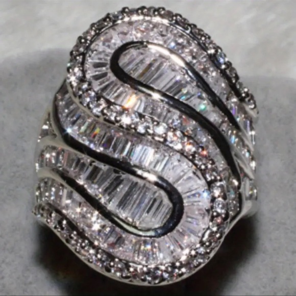 Glamorous, Bling, Cubic Zirconia, Statement Ring, Sz 8 - Picture 2 of 5